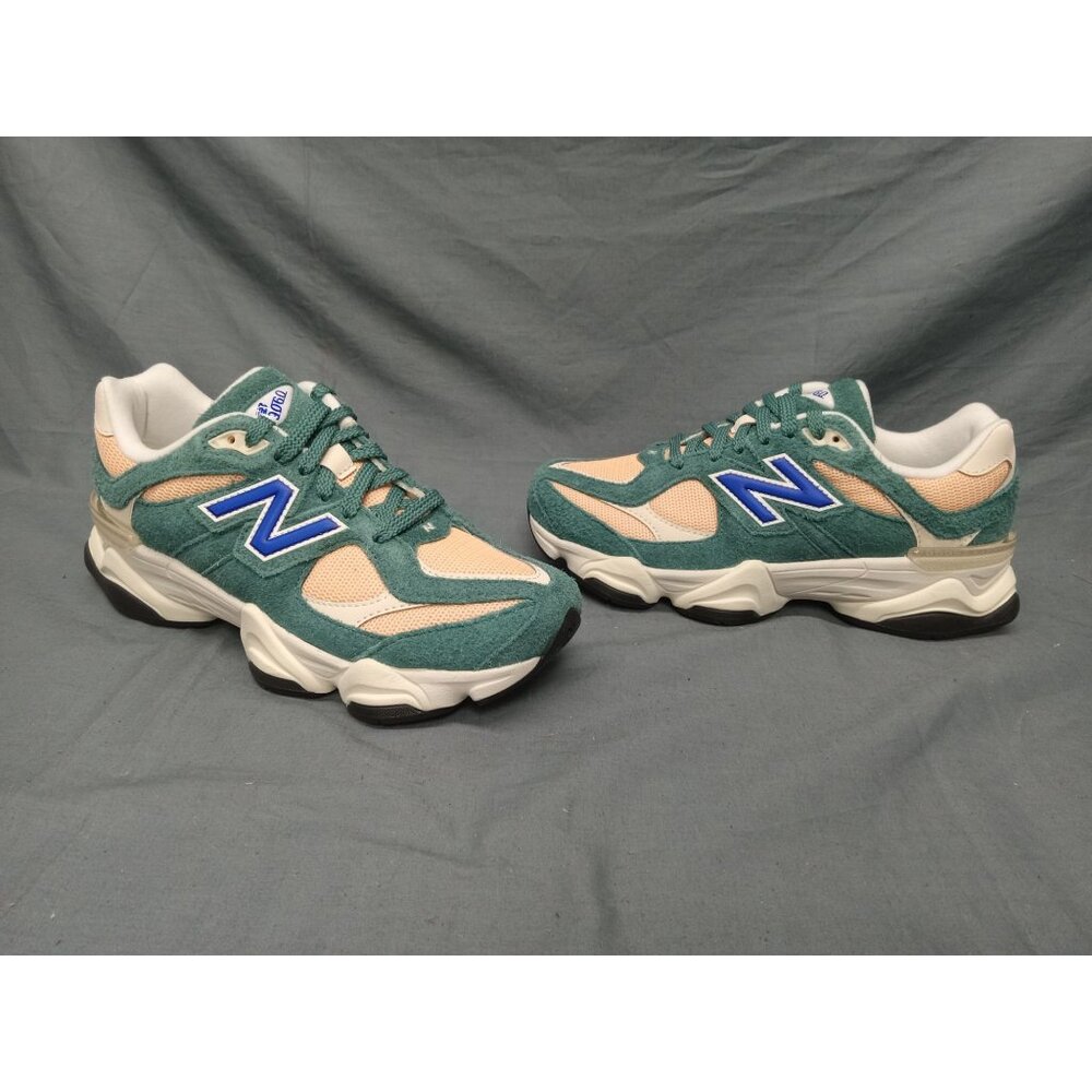 New Balance Kids Sneakers in Green, Beige, Blue